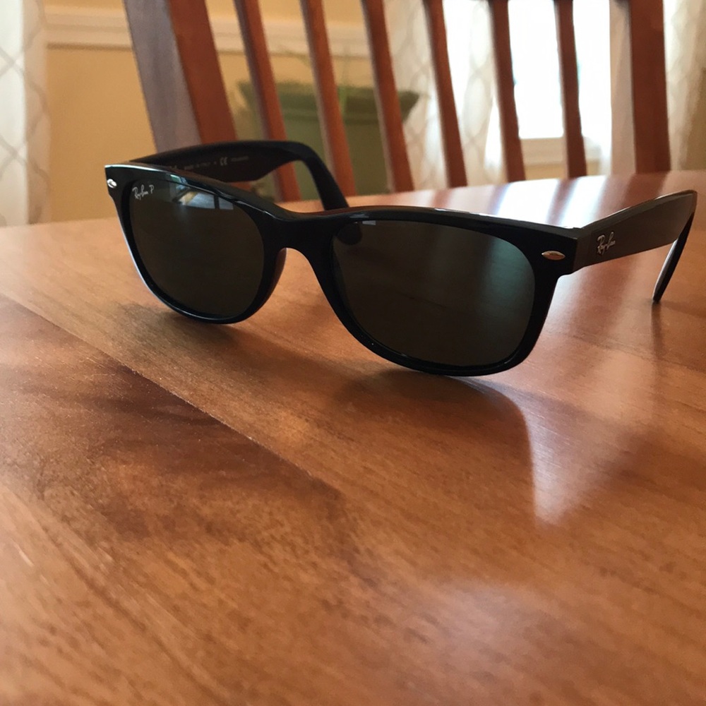 Black Wayfarer Ray Ban Sunglasses - Polarized lens